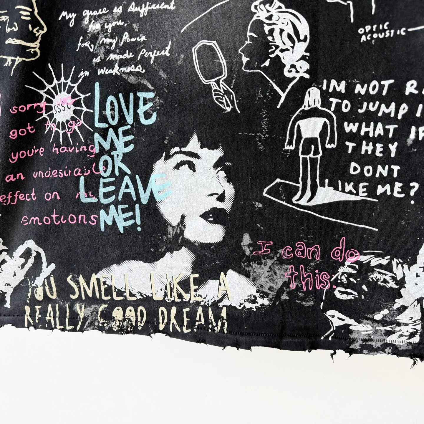 P138 # CTS-120 Saint Street Dirty street hand-painted graffiti style T-shirt. Single-stitch sky-and-ground needle craftsmanship + multi-position manual destruction + heavy Assute fermentation mill and spray horse water washing craft. Full of retro and high-end feeling. Size: S M L XL